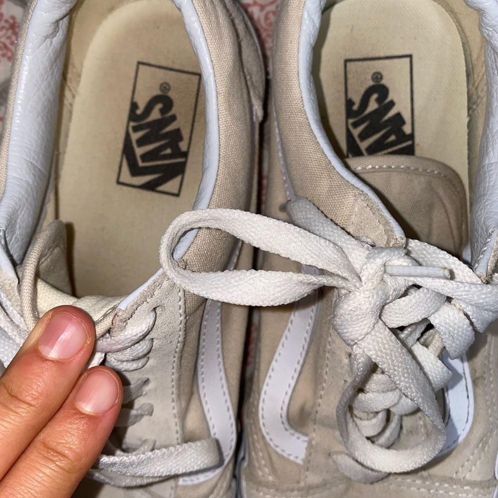 Biege vans - Picture 2 of 3